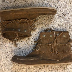 Minnetonka Fringe Boots Side Zip Brown Size 10